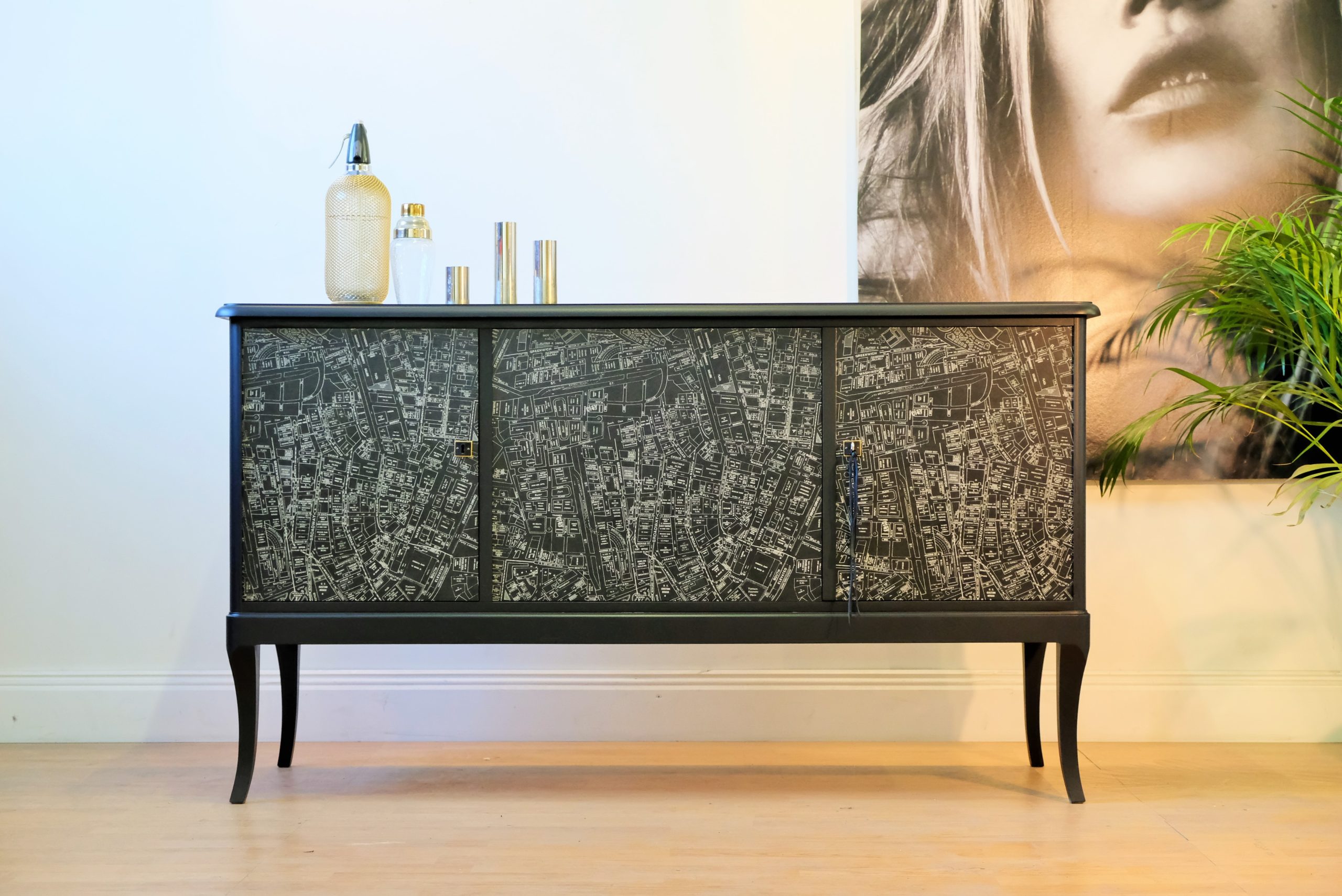 till-salu-sideboard-mint-condition-tribeca-pattern