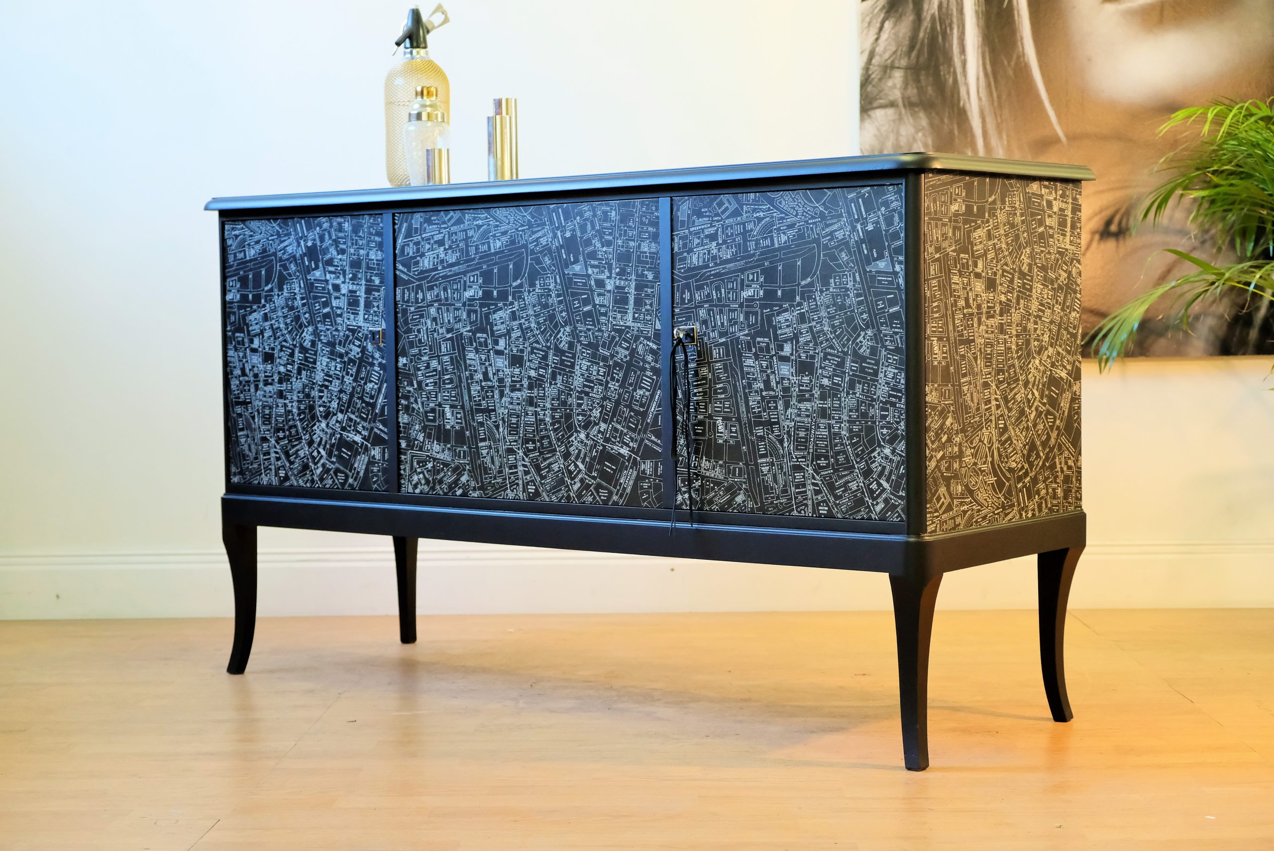till-salu-sideboard-mint-condition-tribeca-pattern.2